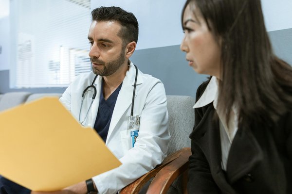 Comment la consommation de probiotiques peut-elle influencer positivement la santé intestinale ?