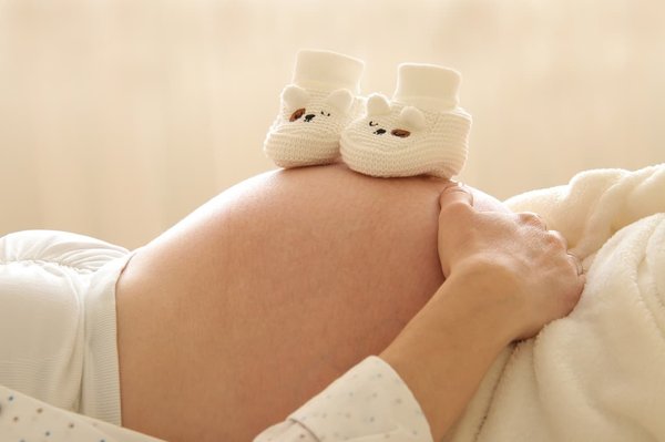 Comment utiliser la méditation pour réduire le stress pendant la grossesse ?